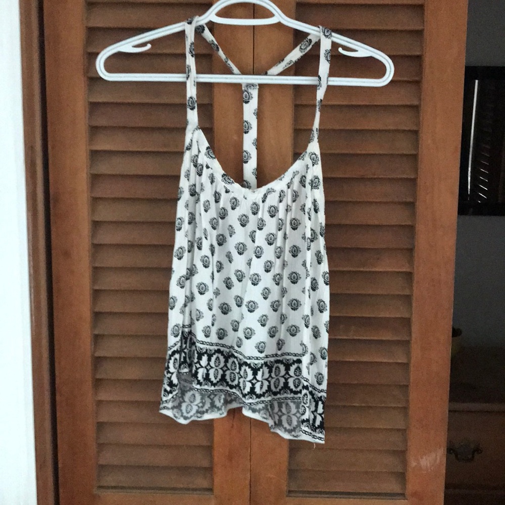 loose-fitting halter crop tank top